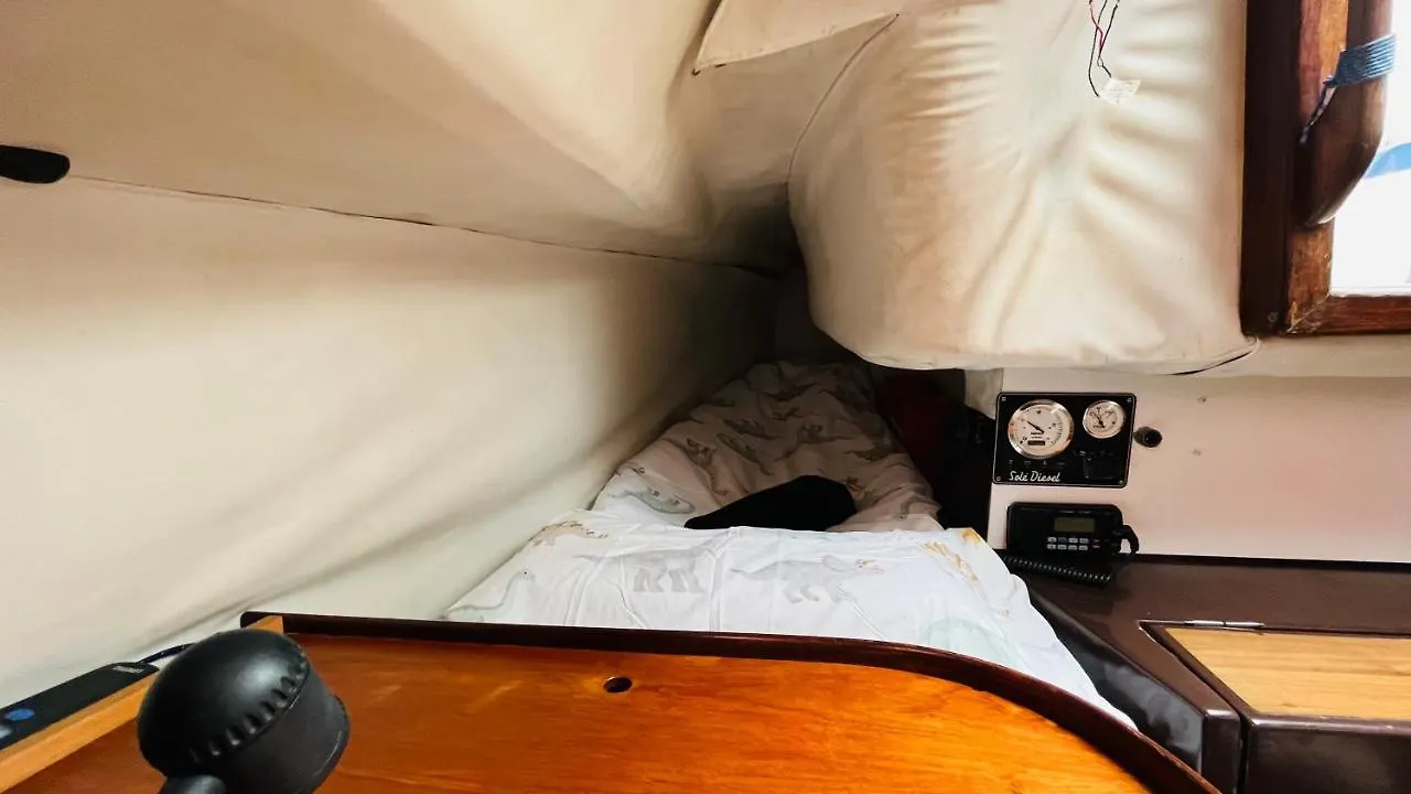 ホテル Cozy Sailing Boat Barcelona サン・アドリア・デ・ベソス 0*,  スペイン