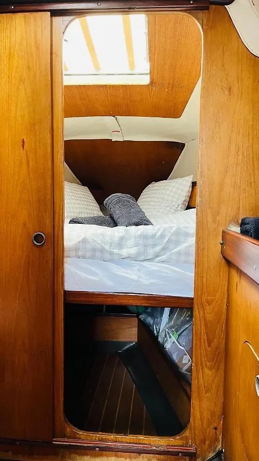 ホテル Cozy Sailing Boat Barcelona サン・アドリア・デ・ベソス