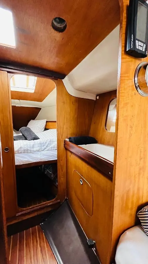 ホテル Cozy Sailing Boat Barcelona サン・アドリア・デ・ベソス スペイン