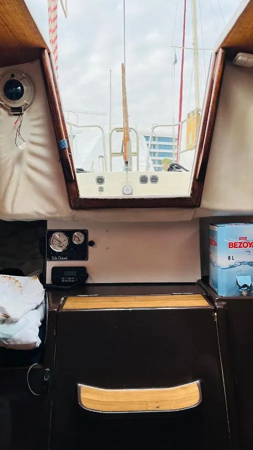 船上ホテル ホテル Cozy Sailing Boat Barcelona サン・アドリア・デ・ベソス