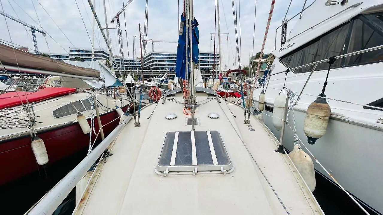 ホテル Cozy Sailing Boat Barcelona サン・アドリア・デ・ベソス 船上ホテル
