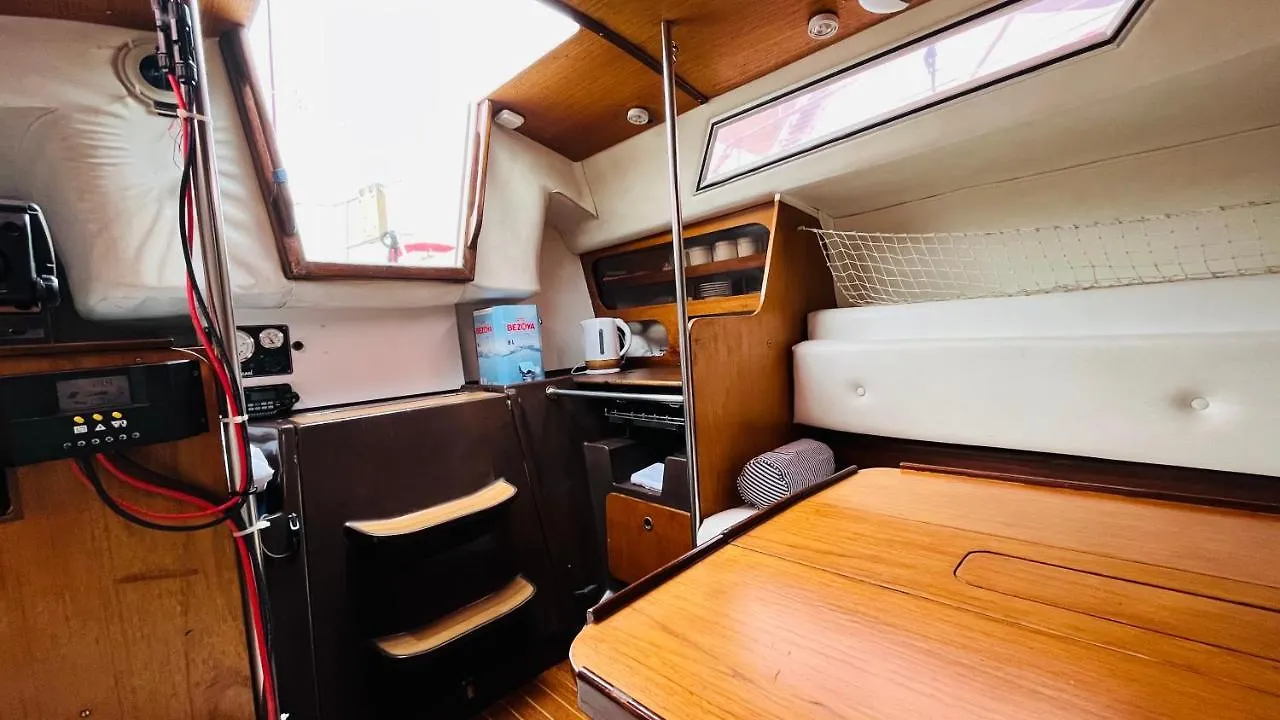 Úszó hotel Cozy Sailing Boat Barcelona Hotel Sant Adria de Besos