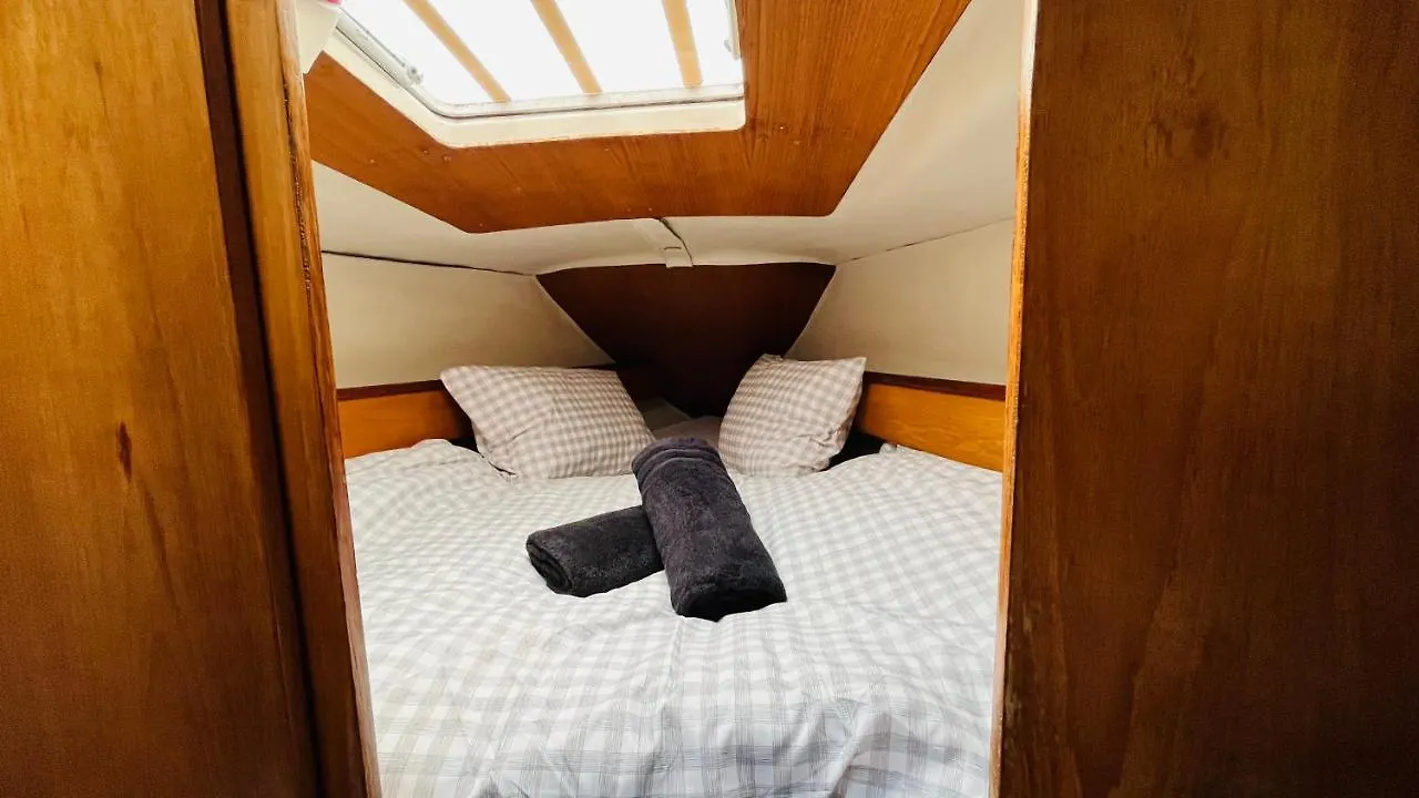 Úszó hotel Cozy Sailing Boat Barcelona Hotel Sant Adria de Besos Spanyolország