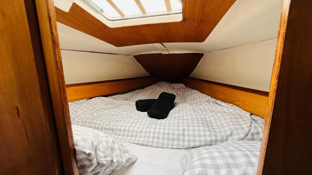 Úszó hotel Cozy Sailing Boat Barcelona Hotel Sant Adria de Besos Spanyolország